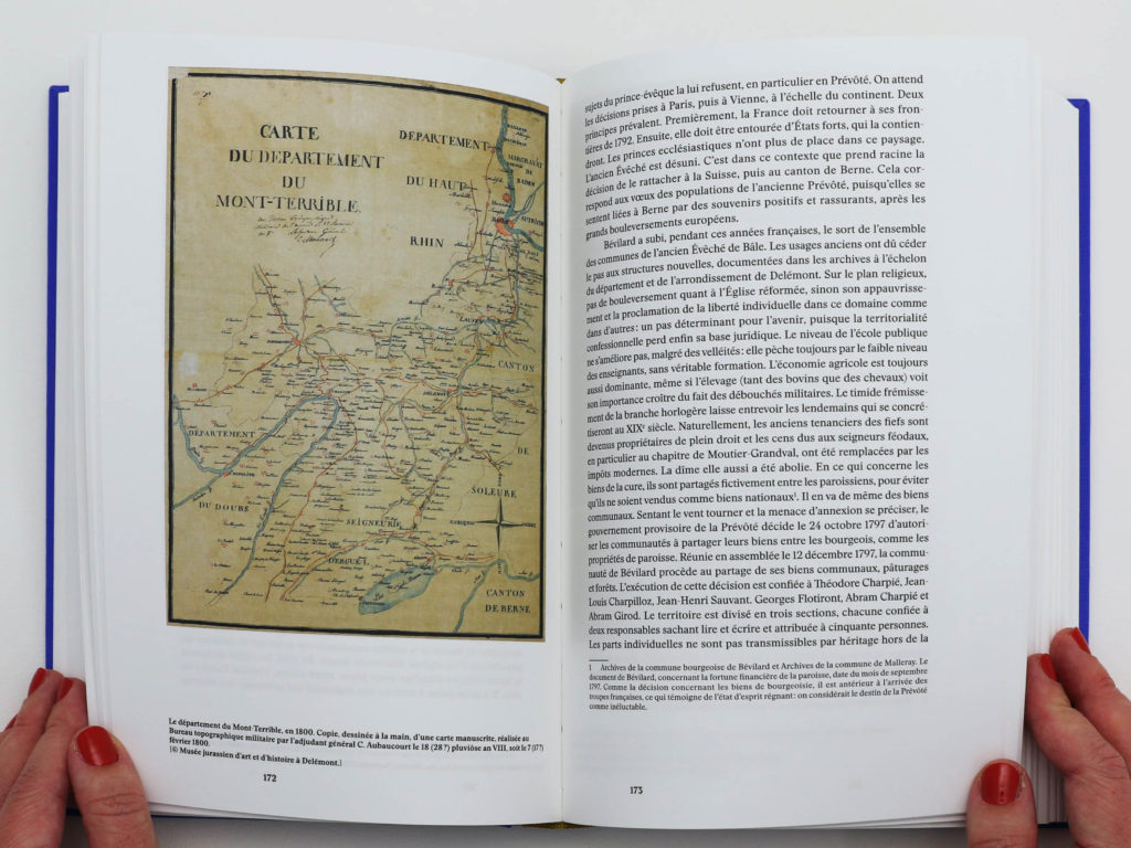 Double page du livre Bévilard dans l'Histoire avec une carte du Mont Terrible datant du 19e siècle